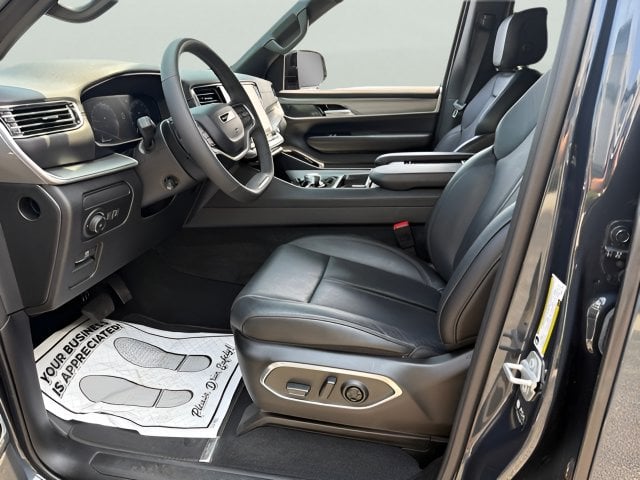 Pre-Owned 2025 Jeep Wagoneer Series III - photo - 4