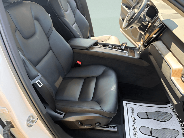 Pre-Owned 2023 Volvo XC60 B5 Plus Dark Theme - photo - 29