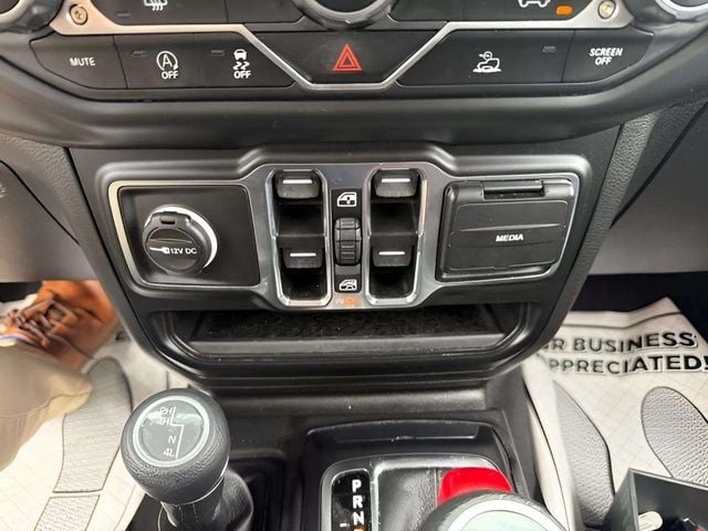 Pre-Owned 2023 Jeep Gladiator Sport S - photo - 14