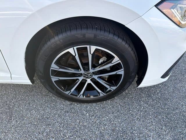 Pre-Owned 2025 Volkswagen Jetta 1.5T Sport - photo - 25