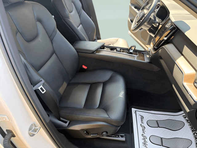 Pre-Owned 2023 Volvo XC60 B5 Plus Dark Theme - photo - 28