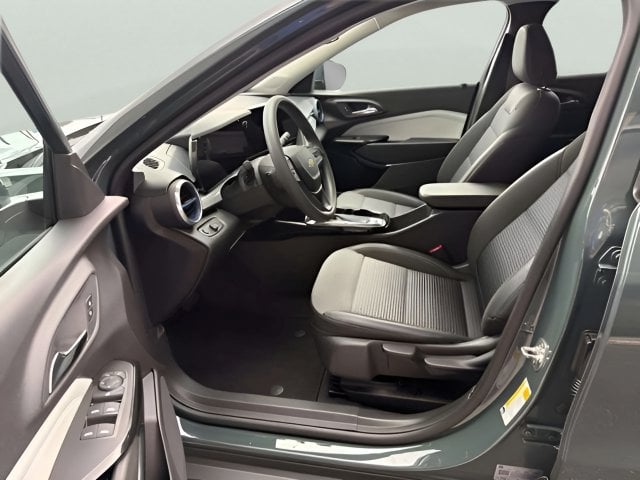 Pre-Owned 2025 Chevrolet Trax LT - photo - 5