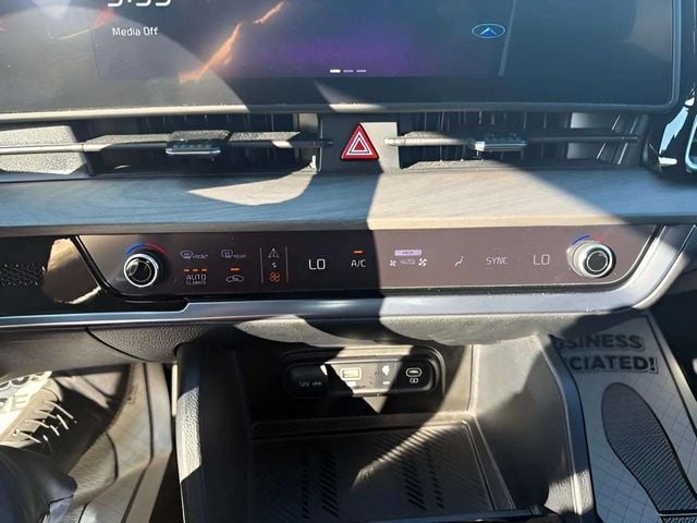 Pre-Owned 2023 Kia Sportage X-Line - photo - 17