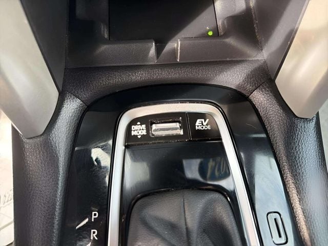 Pre-Owned 2024 Toyota Corolla Cross Hybrid XSE - photo - 13