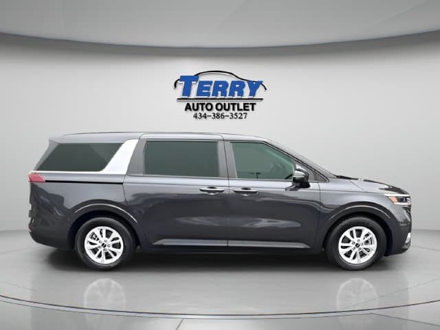 Pre-Owned 2024 Kia Carnival LX - photo - 0