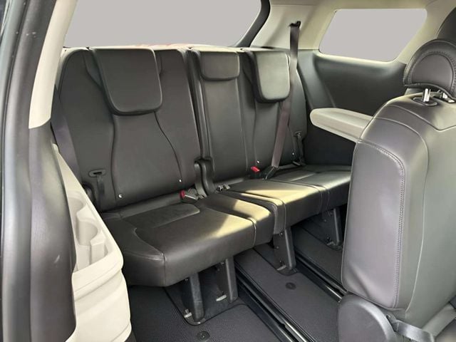Pre-Owned 2024 Kia Carnival LX - photo - 31