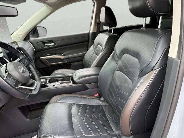2022 Nissan Pathfinder Platinum Photo in Lynchburg VA 24502